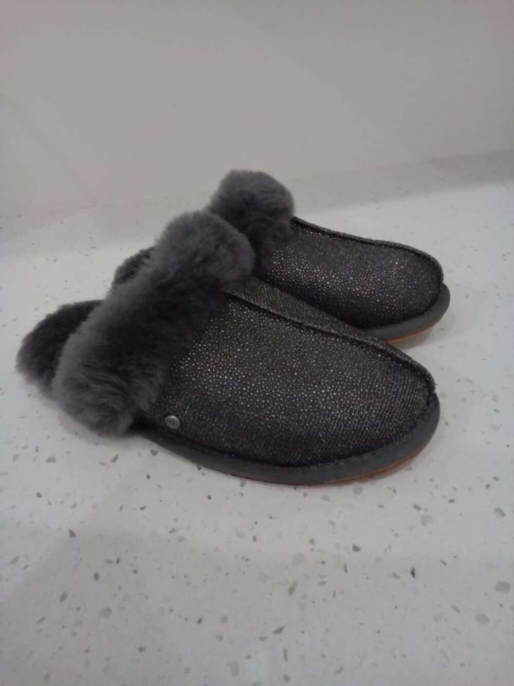 UGG Gray Sheepskin Trim Slippers Womens Slip On Cozy House Shoes Comfort Mule